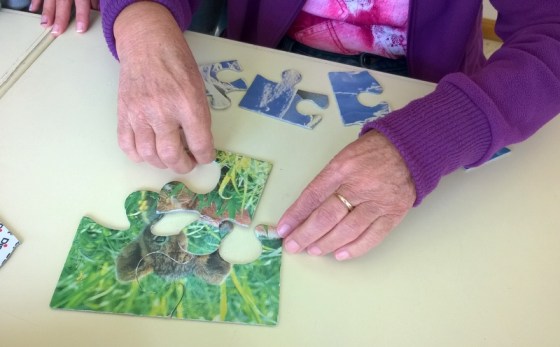 LABORTERAPIA Y ALZHEIMER: MUCHO MÁS QUE HACER MANUALIDADES  