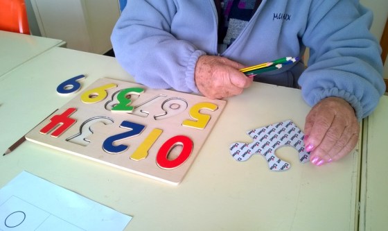 LABORTERAPIA Y ALZHEIMER: MUCHO MÁS QUE HACER MANUALIDADES  