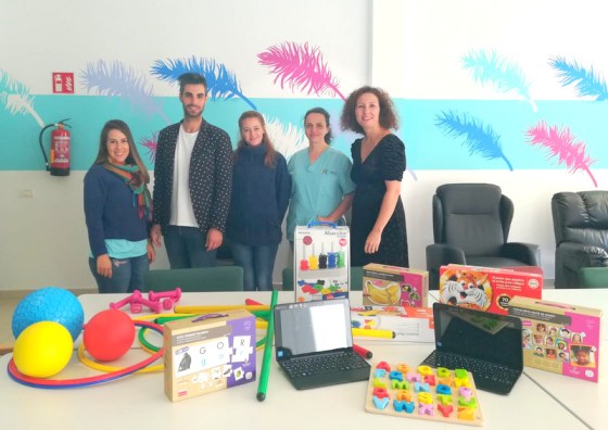 CAIXABANK DONA MATERIAL ESPECIALIZADO PARA LA UNIDAD DE ATENCIÓN INTEGRAL DE AFA LA PALMA